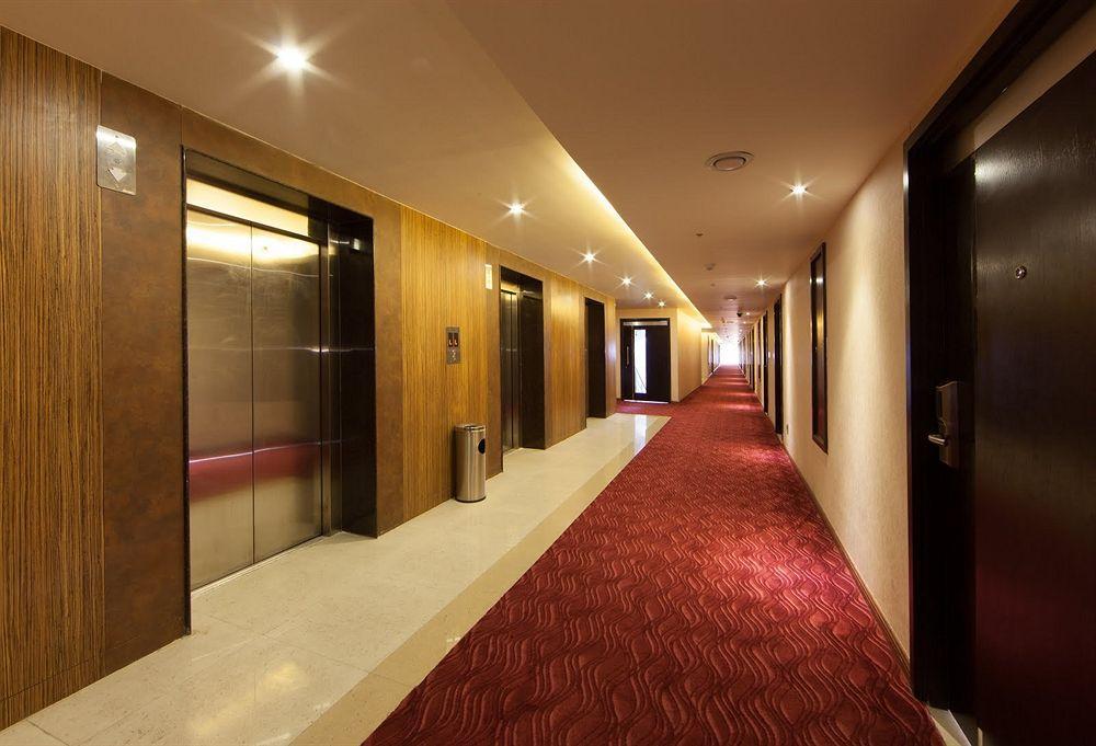 Fortune Select Grand Ridge - Member ITC Hotel Group Tirupati Exterior foto A corridor at the hotel