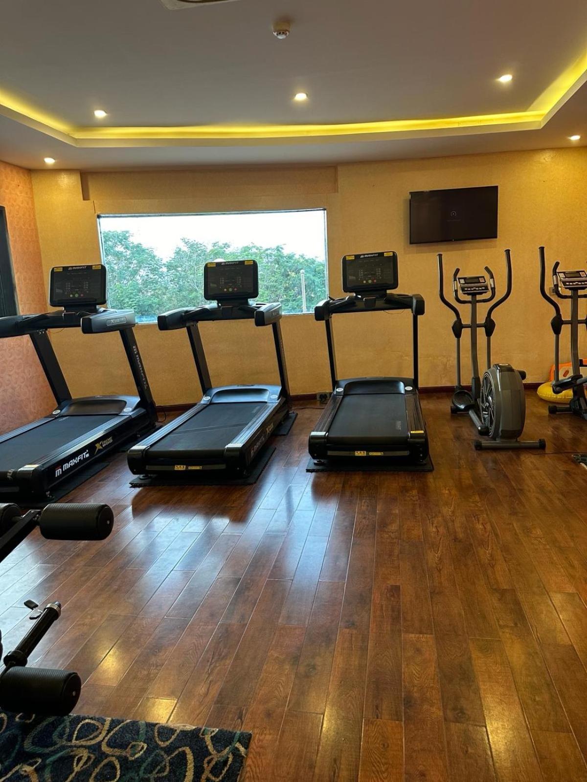 Fortune Select Grand Ridge - Member ITC Hotel Group Tirupati Exterior foto The gym at the hotel