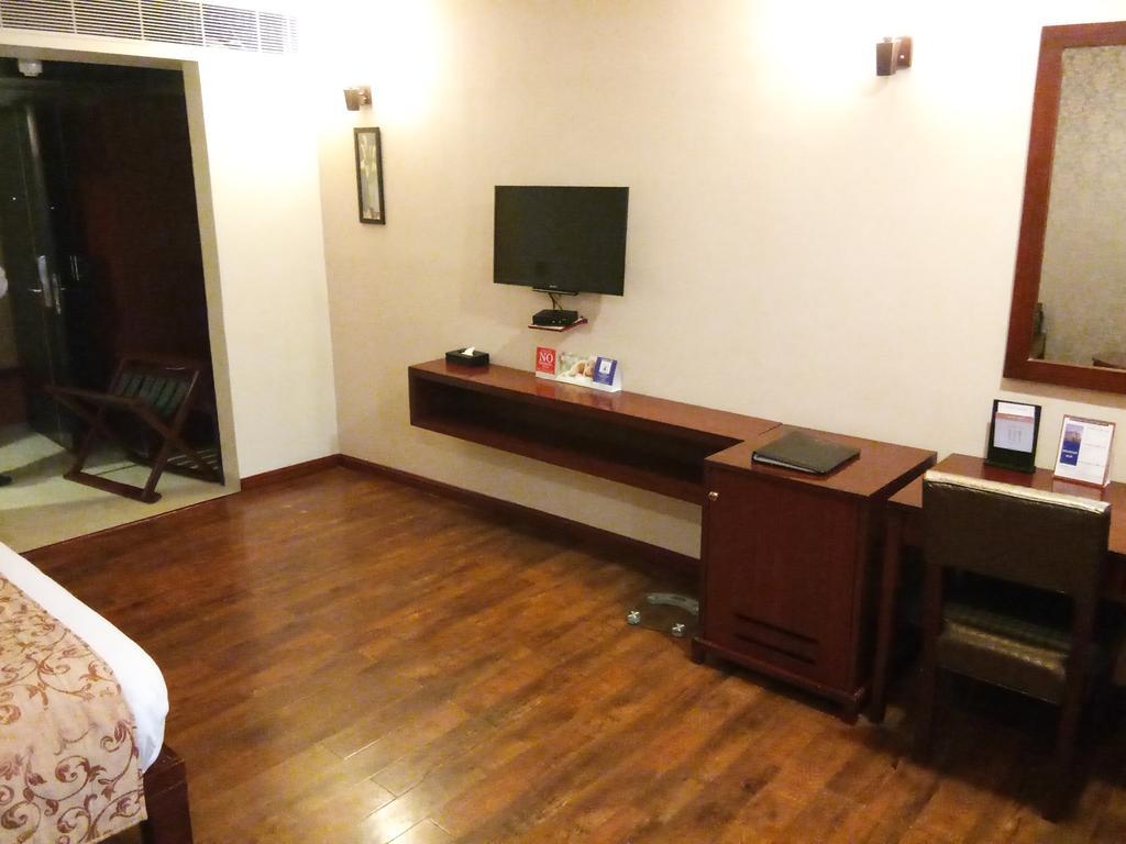 Fortune Select Grand Ridge - Member ITC Hotel Group Tirupati Exterior foto A room at the hotel