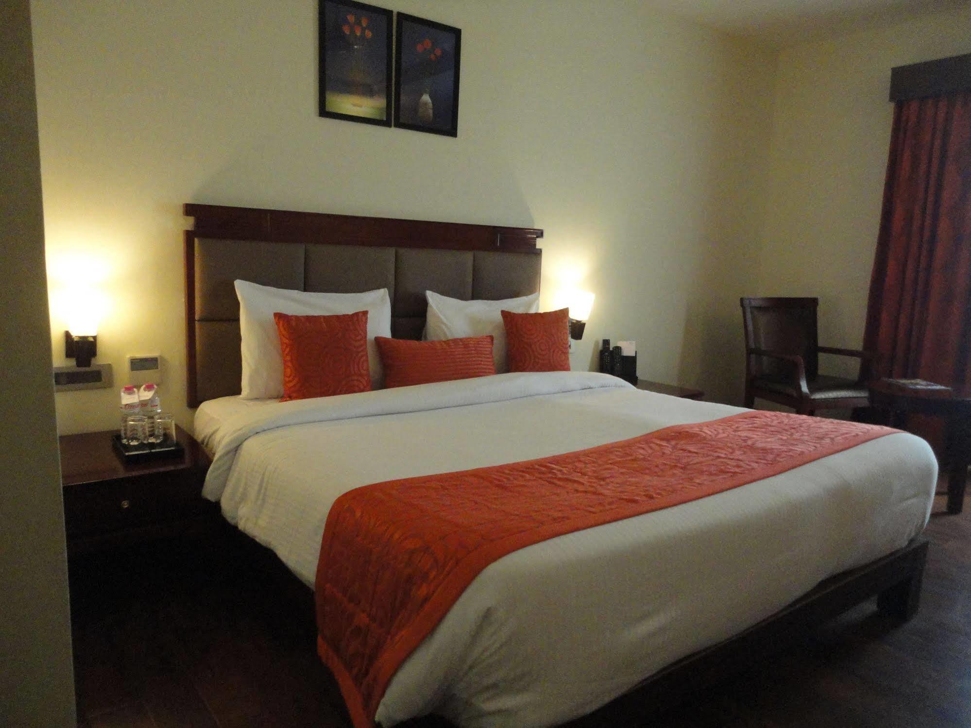 Fortune Select Grand Ridge - Member ITC Hotel Group Tirupati Exterior foto A room at the hotel