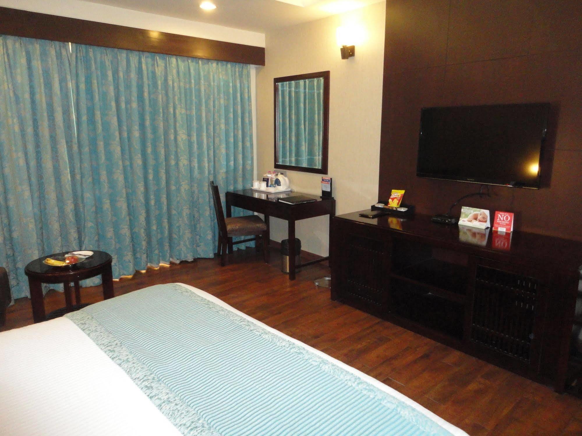 Fortune Select Grand Ridge - Member ITC Hotel Group Tirupati Exterior foto A room at the hotel
